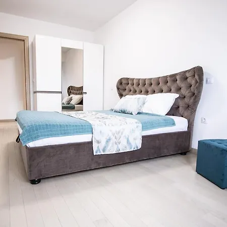 Flatiron Two-bedroom Appartamento Skopje